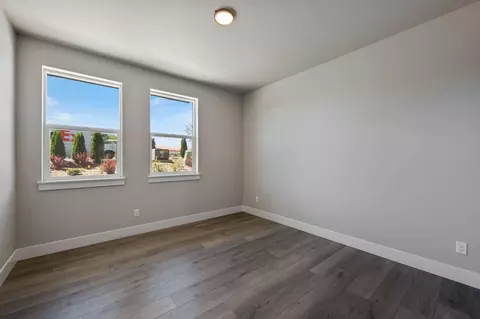 Bedroom - 20520 NEmpire Ave, Bend, OR 97701 photo 1 of 6