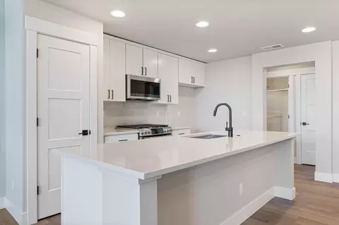 Kitchen - 20520 NEmpire Ave, Bend, OR 97701 photo 2 of 3