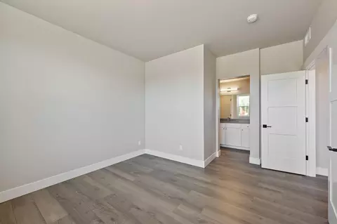 Bedroom - 20520 NEmpire Ave, Bend, OR 97701 photo 2 of 6