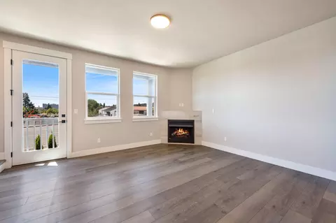 Living - 20520 NEmpire Ave, Bend, OR 97701 photo 1 of 2