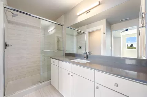Bath - 20520 NEmpire Ave, Bend, OR 97701 photo 2 of 2