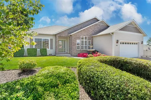 103 Greenmoor Dr, Eagle Point, OR 97524