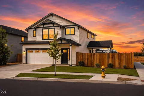 2513 NW Upas Way, Redmond, OR 97756