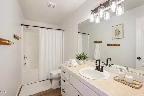 Bath - 21163 Clairaway Ave, Bend, OR 97702 photo 4 of 5