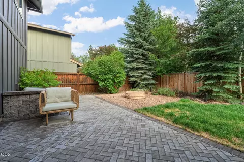 Exterior - 21163 Clairaway Ave, Bend, OR 97702 photo 2 of 4