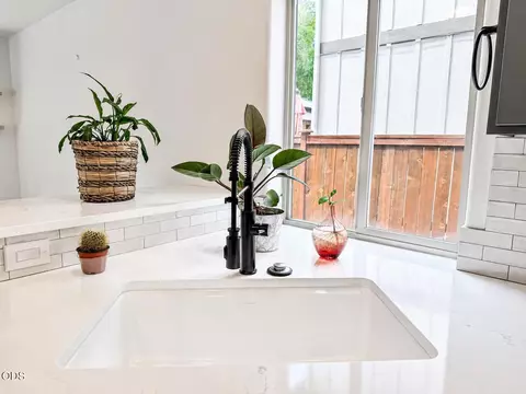 Kitchen - 21163 Clairaway Ave, Bend, OR 97702 photo 5 of 6