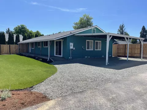 2216 Piazza Dr, Medford, OR 97501