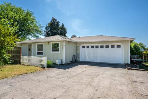 3103 Cody St, Medford, OR 97504