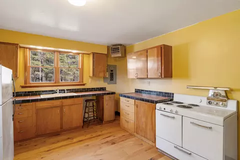 Kitchen - 52140 Elderberry Ln, La Pine, OR 97739 photo 3 of 3