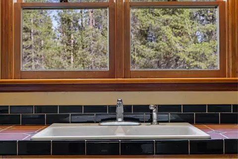 Kitchen - 52140 Elderberry Ln, La Pine, OR 97739 photo 2 of 3