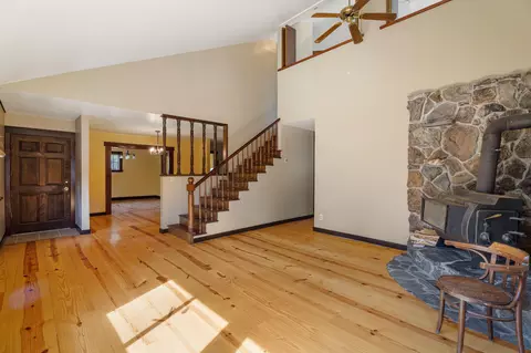 Living - 52140 Elderberry Ln, La Pine, OR 97739 photo 2 of 3