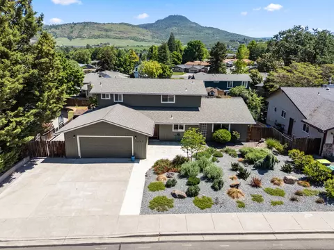 2642 Hawaiian Ave, Medford, OR 97504