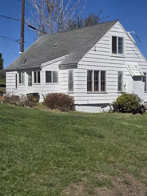 604 N 7th St, Klamath Falls, OR 97601