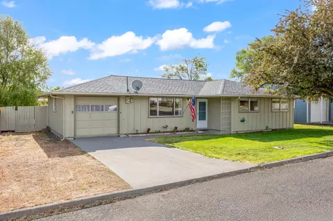 563 SW 2nd St, Madras, OR 97741