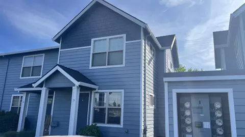 450 Midway Rd #5, Medford, OR 97501