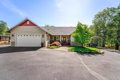 847 Three Pines Rd, Grants Pass, OR 97526