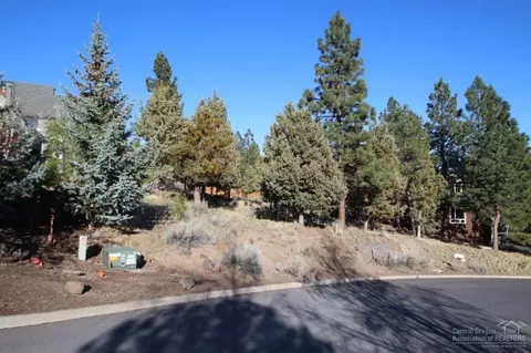 2318 NW Eastes St, Bend, OR 97703