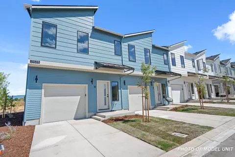 2032 Sunset Dr #1, Medford, OR 97501