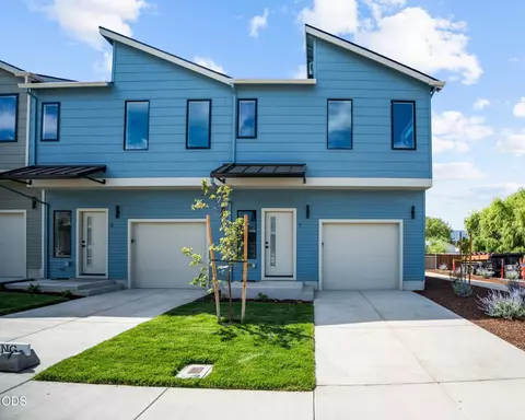 2032 Sunset Dr #1, Medford, OR 97501