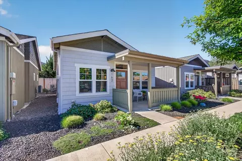 162 Mountain View Dr, Ashland, OR 97520