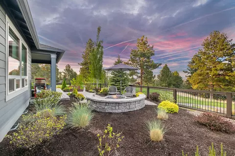 Exterior - 3158 NW Hidden Ridge Dr, Bend, OR 97703 photo 4 of 15