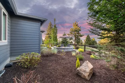 Exterior - 3158 NW Hidden Ridge Dr, Bend, OR 97703 photo 13 of 15
