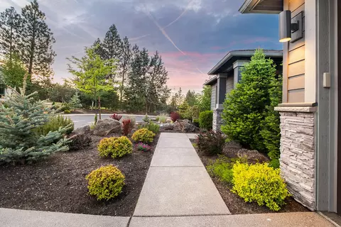 Exterior - 3158 NW Hidden Ridge Dr, Bend, OR 97703 photo 2 of 15
