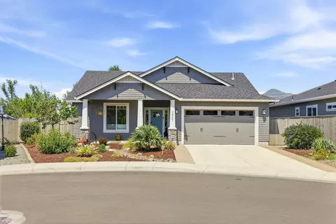 3847 Wyoming Ln, Medford, OR 97504