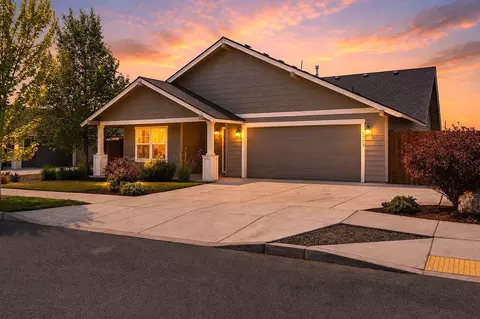 1717 NE 3rd Ct, Redmond, OR 97756
