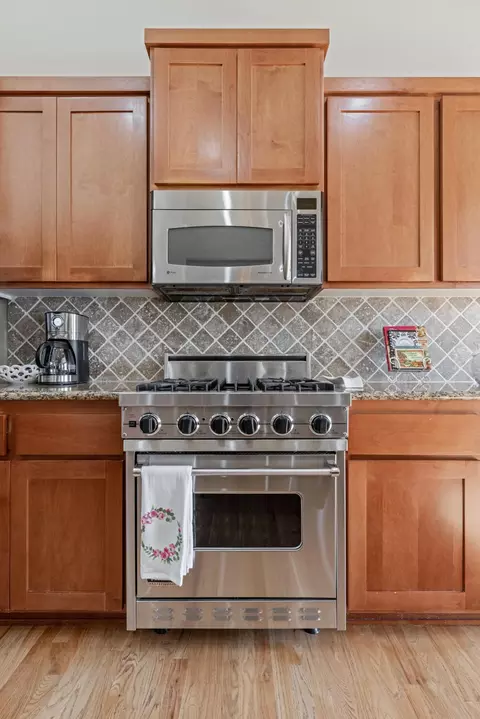 Kitchen - 128 Oak Point Dr, Eagle Point, OR 97524 photo 2 of 3