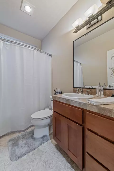Bath - 128 Oak Point Dr, Eagle Point, OR 97524 photo 5 of 5