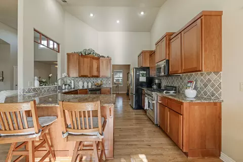 Kitchen - 128 Oak Point Dr, Eagle Point, OR 97524 photo 3 of 3