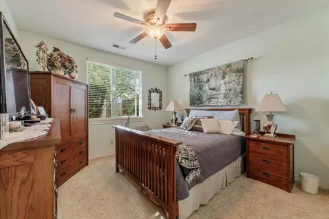 Bedroom - 128 Oak Point Dr, Eagle Point, OR 97524 photo 1 of 2