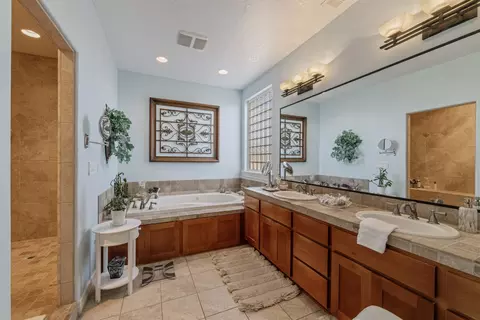 Bath - 128 Oak Point Dr, Eagle Point, OR 97524 photo 1 of 5