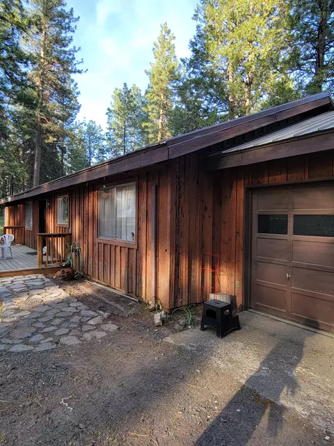 17411 Freight Road Ln, Klamath Falls, OR 97601