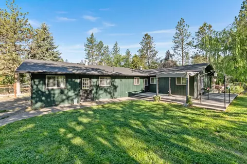 1033 Plumtree Ln, Grants Pass, OR 97526