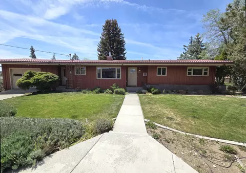 176 SE Hillcrest St, Madras, OR 97741