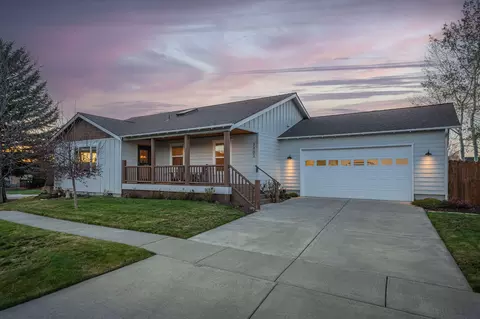 2902 NE Pinnacle Pl, Bend, OR 97701