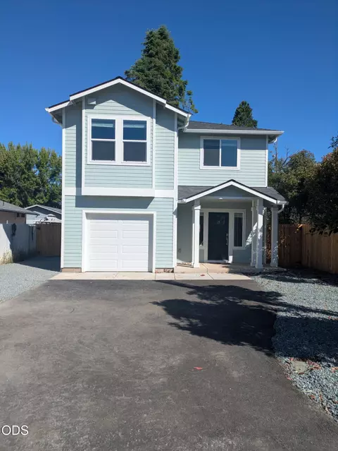 613 St Thomas Ln, Eagle Point, OR 97524