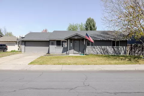 3211 SW Salmon Ave, Redmond, OR 97756