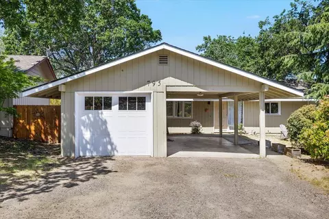 795 Twin Pines Cir, Ashland, OR 97520