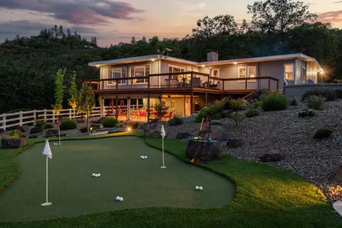 4855 Pioneer Rd, Medford, OR 97501