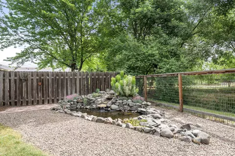 Exterior - 184 Meadow View Dr, Phoenix, OR 97535 photo 14 of 16