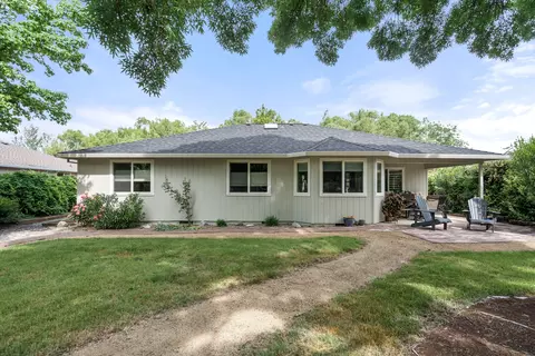 Exterior - 184 Meadow View Dr, Phoenix, OR 97535 photo 6 of 16
