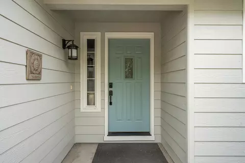 Entry Way - 184 Meadow View Dr, Phoenix, OR 97535 photo 1 of 2