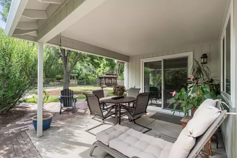 Exterior - 184 Meadow View Dr, Phoenix, OR 97535 photo 7 of 16