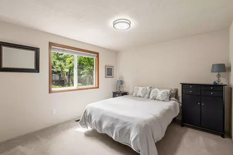 Bedroom - 184 Meadow View Dr, Phoenix, OR 97535 photo 1 of 4