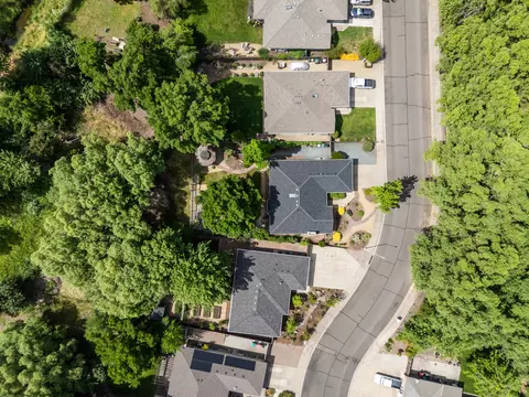 View/Area - 184 Meadow View Dr, Phoenix, OR 97535 photo 4 of 8