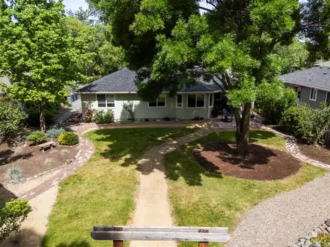 Exterior - 184 Meadow View Dr, Phoenix, OR 97535 photo 8 of 16