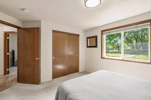 Bedroom - 184 Meadow View Dr, Phoenix, OR 97535 photo 2 of 4